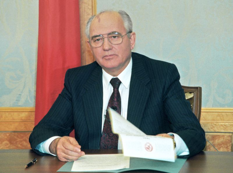 gorbachev resigns1