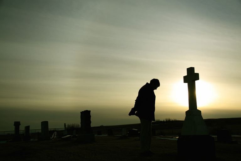 Man Mourning in Graveyard 1500 56a108d85f9b58eba4b70d1380